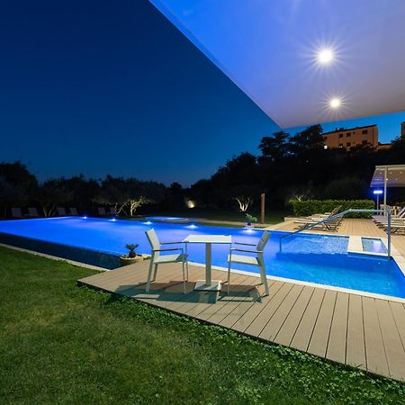 Hotel Salona Palace מראה חיצוני תמונה