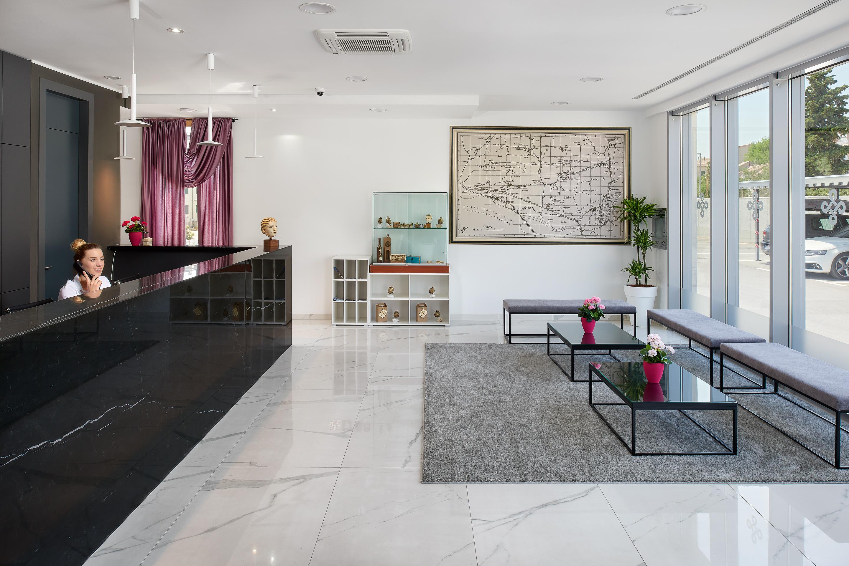 Hotel Salona Palace מראה חיצוני תמונה