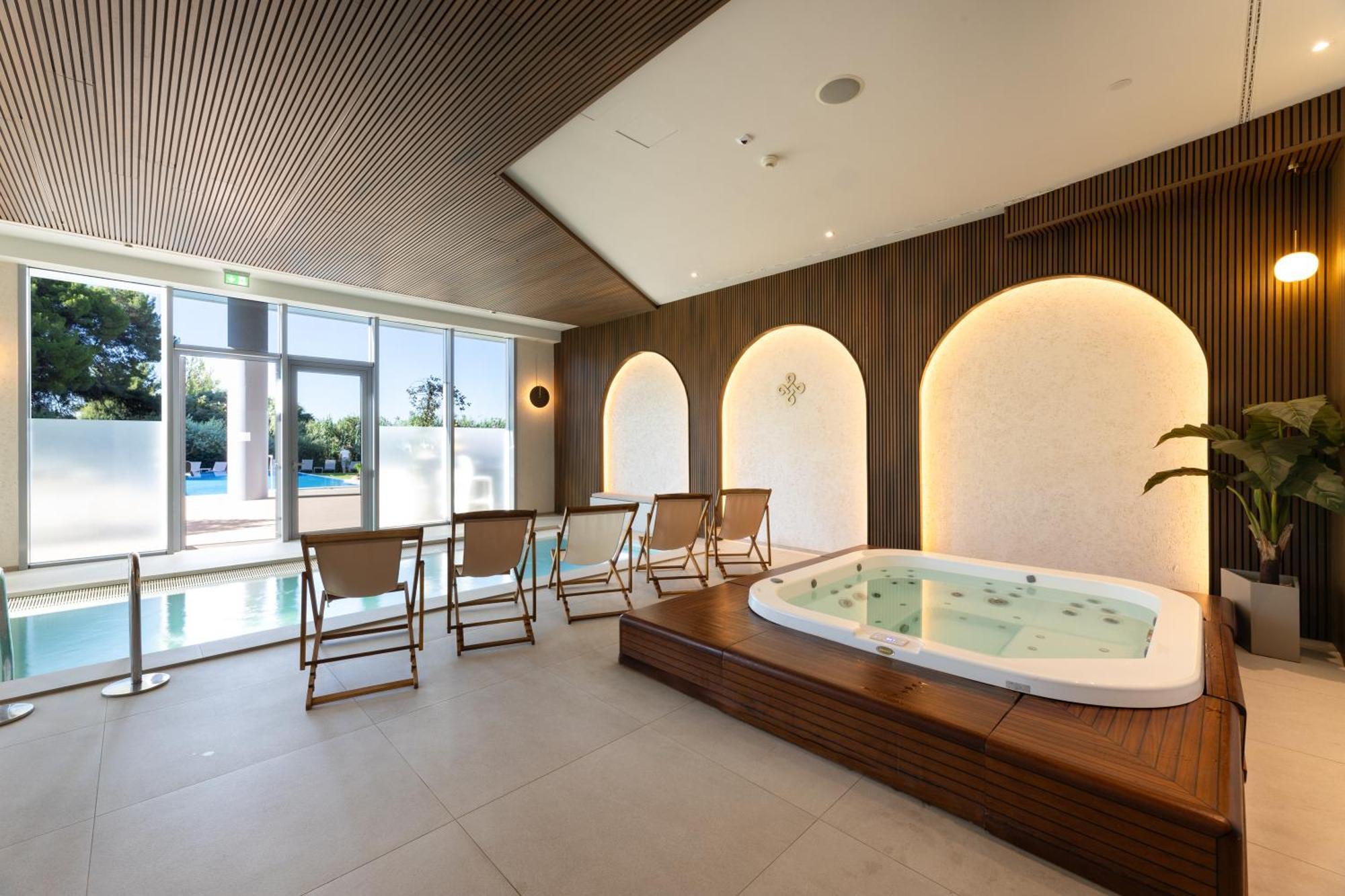 Hotel Salona Palace מראה חיצוני תמונה