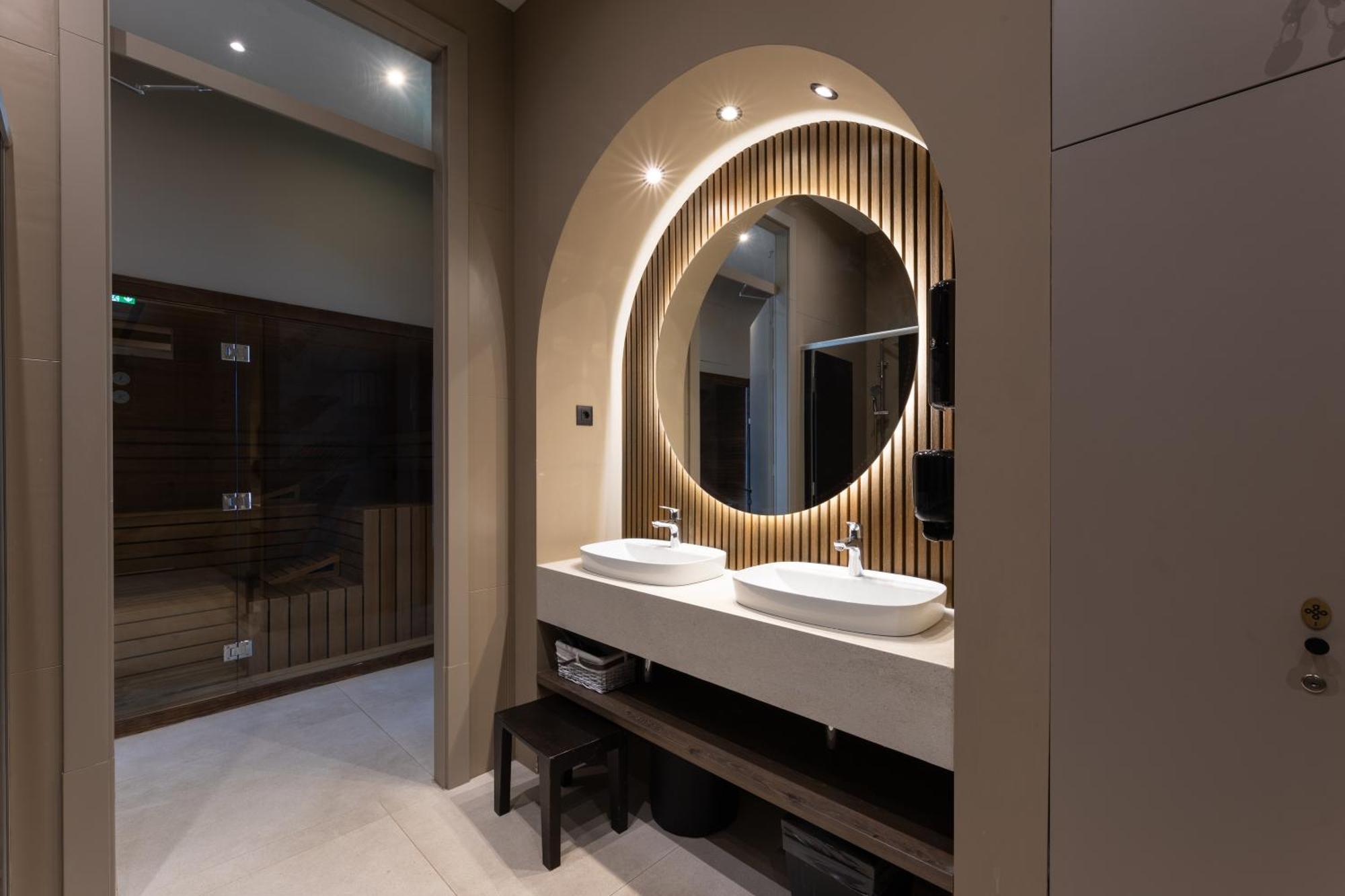 Hotel Salona Palace מראה חיצוני תמונה
