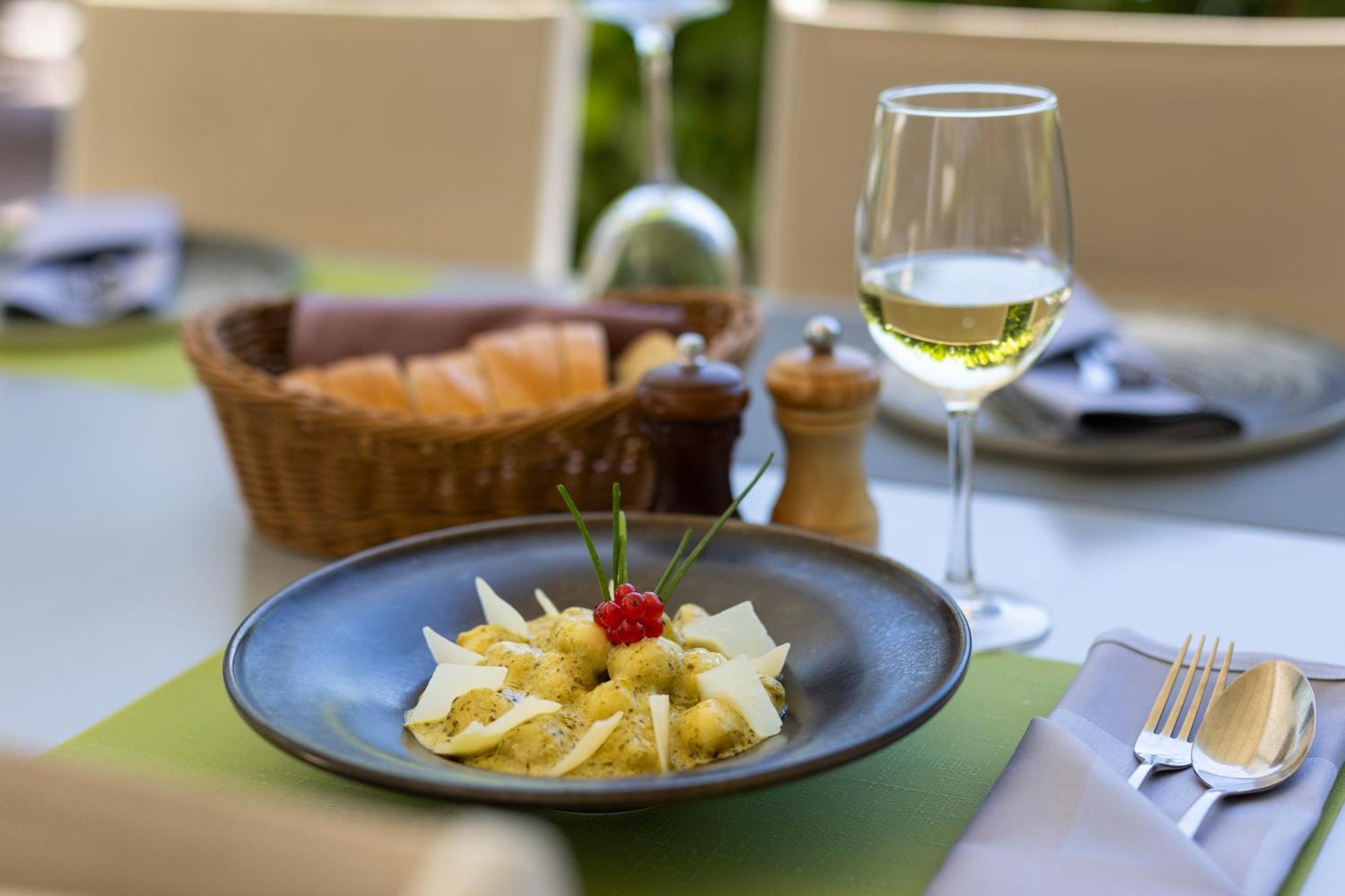 Hotel Salona Palace מראה חיצוני תמונה