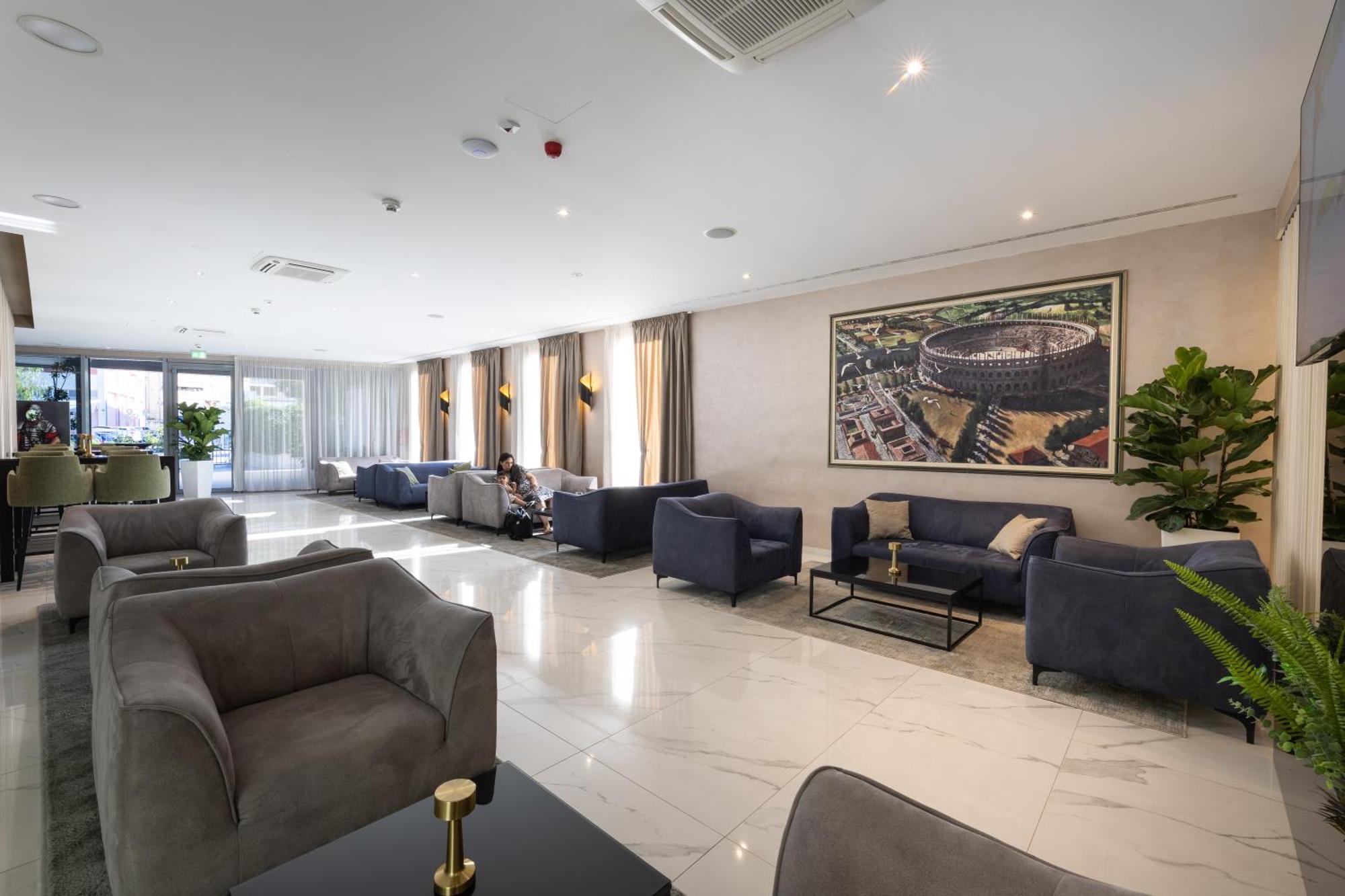Hotel Salona Palace מראה חיצוני תמונה