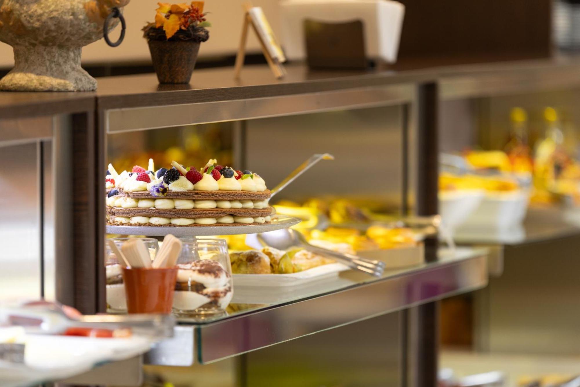 Hotel Salona Palace מראה חיצוני תמונה
