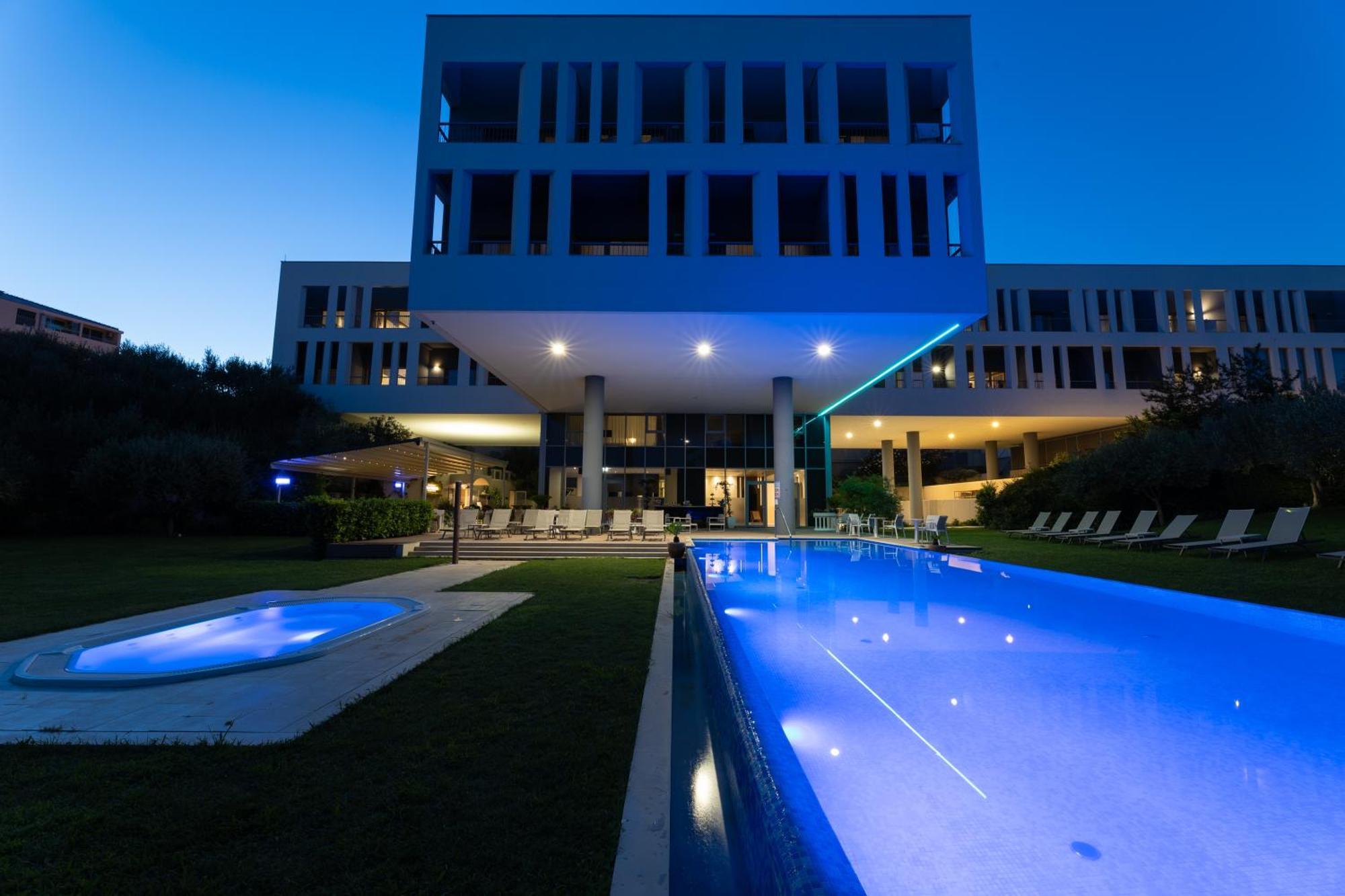 Hotel Salona Palace מראה חיצוני תמונה