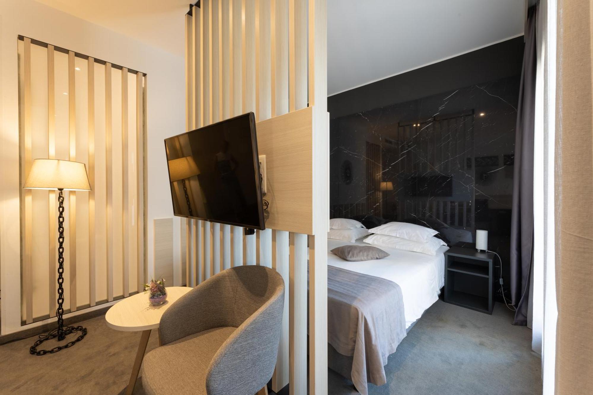 Hotel Salona Palace מראה חיצוני תמונה
