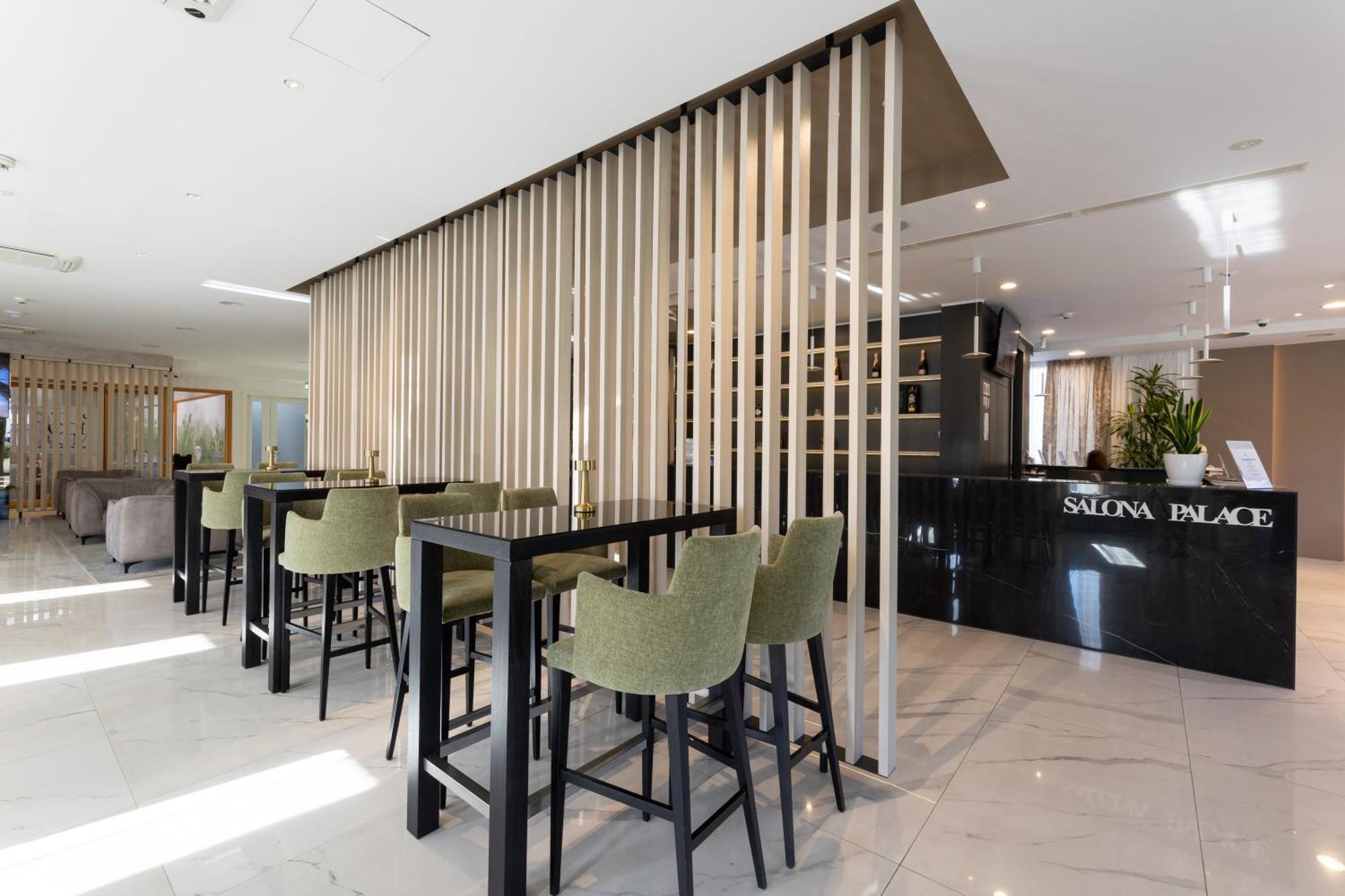 Hotel Salona Palace מראה חיצוני תמונה