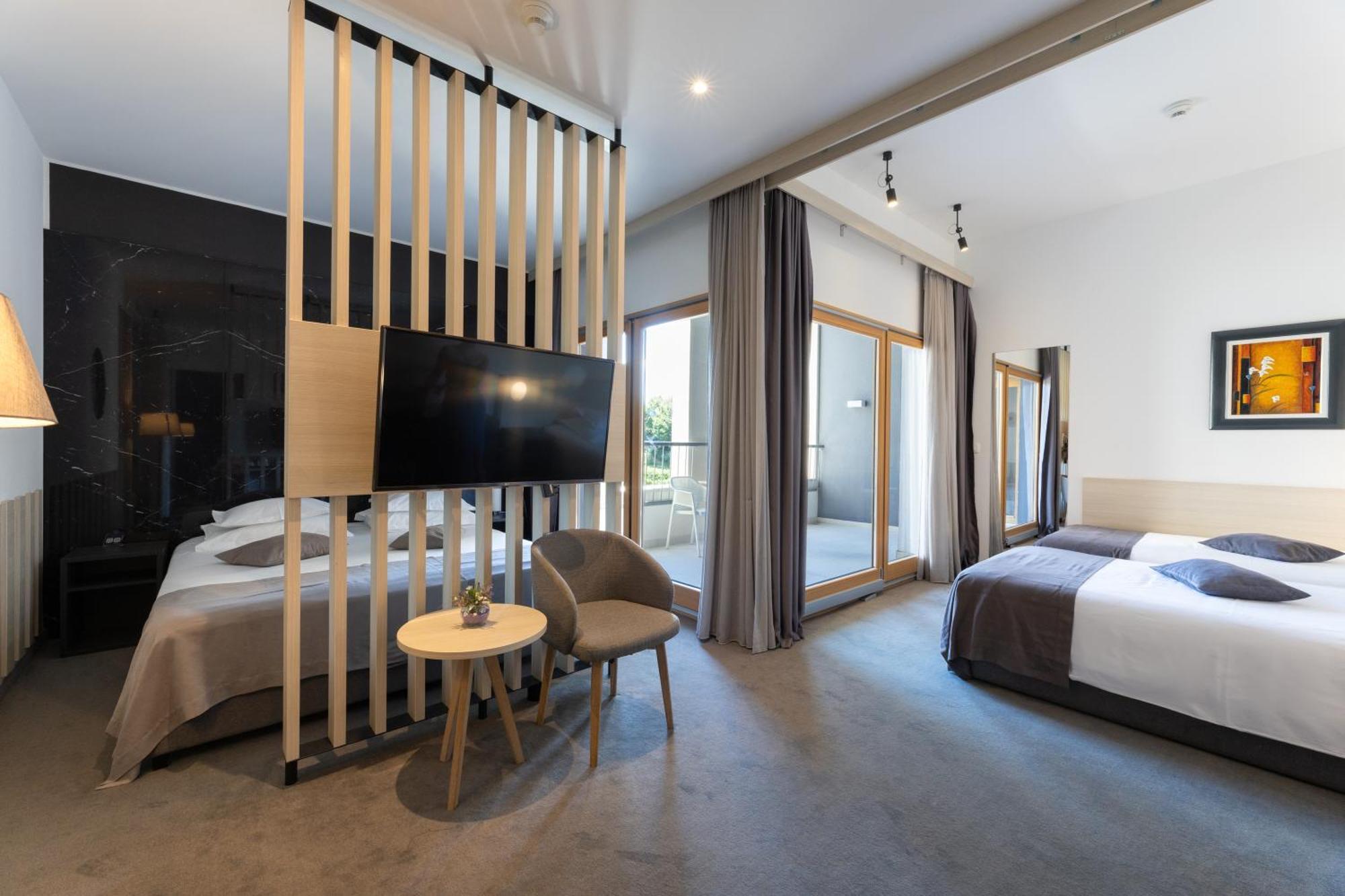 Hotel Salona Palace מראה חיצוני תמונה