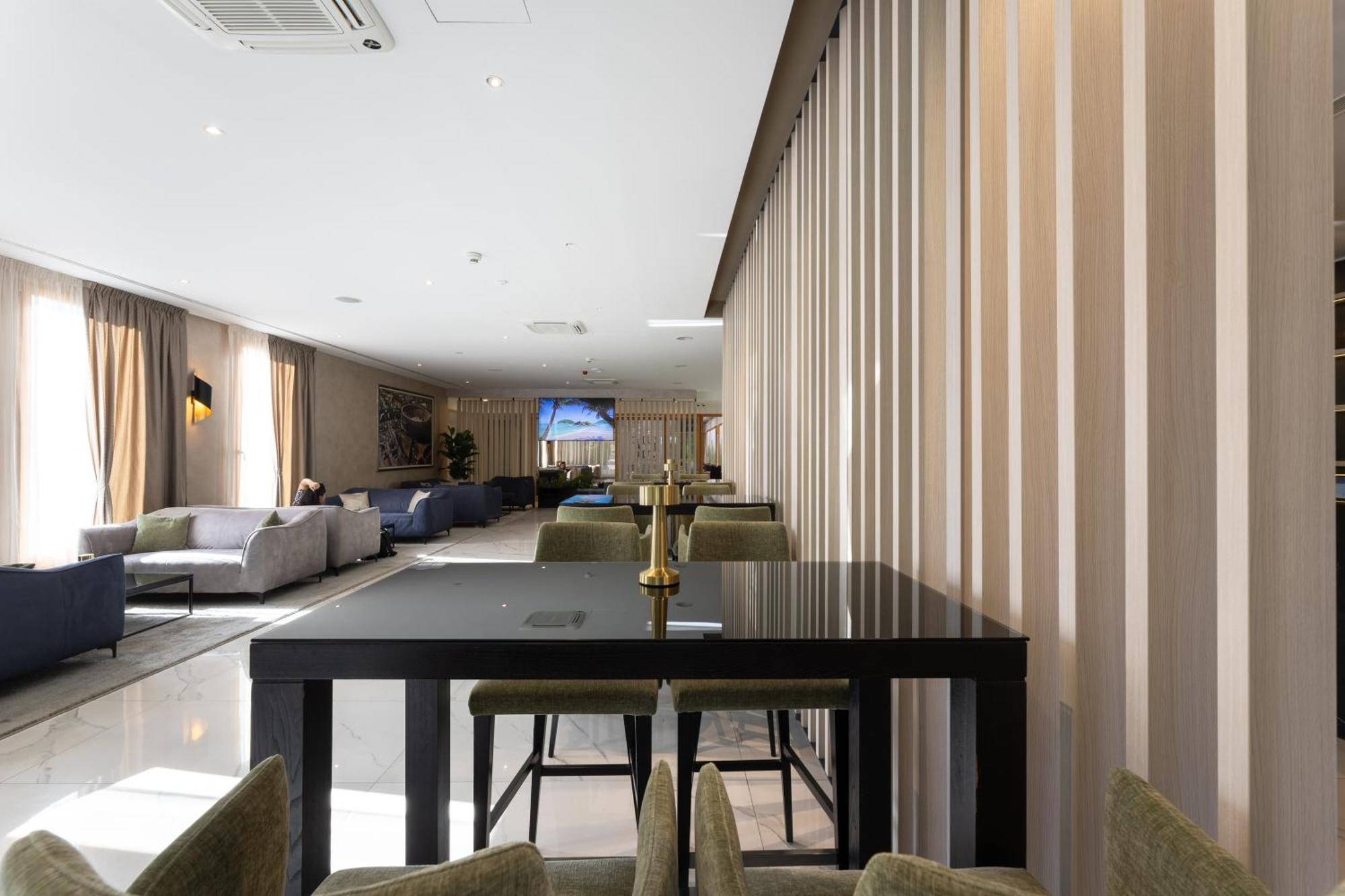 Hotel Salona Palace מראה חיצוני תמונה