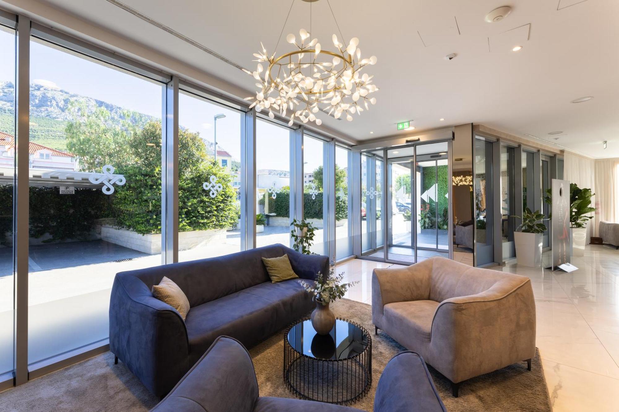Hotel Salona Palace מראה חיצוני תמונה