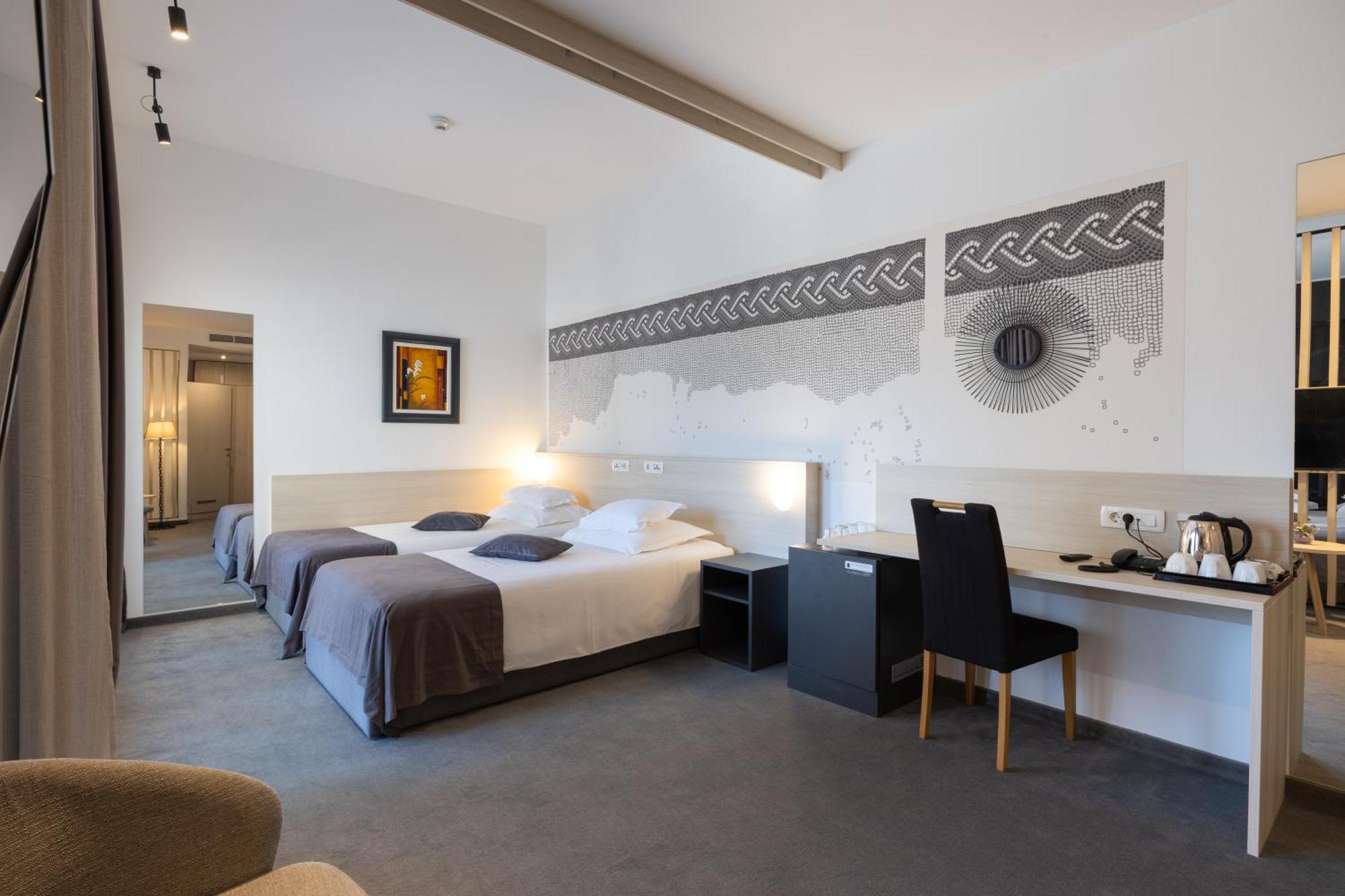 Hotel Salona Palace מראה חיצוני תמונה