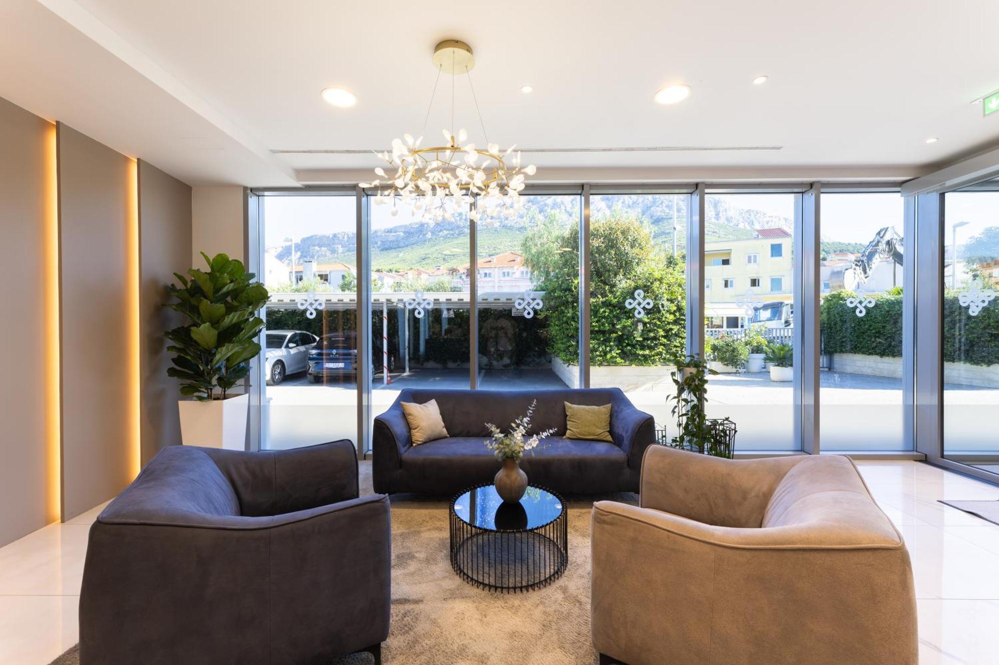 Hotel Salona Palace מראה חיצוני תמונה