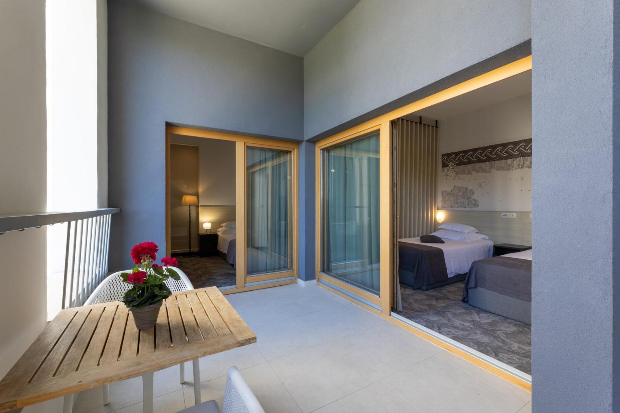Hotel Salona Palace מראה חיצוני תמונה