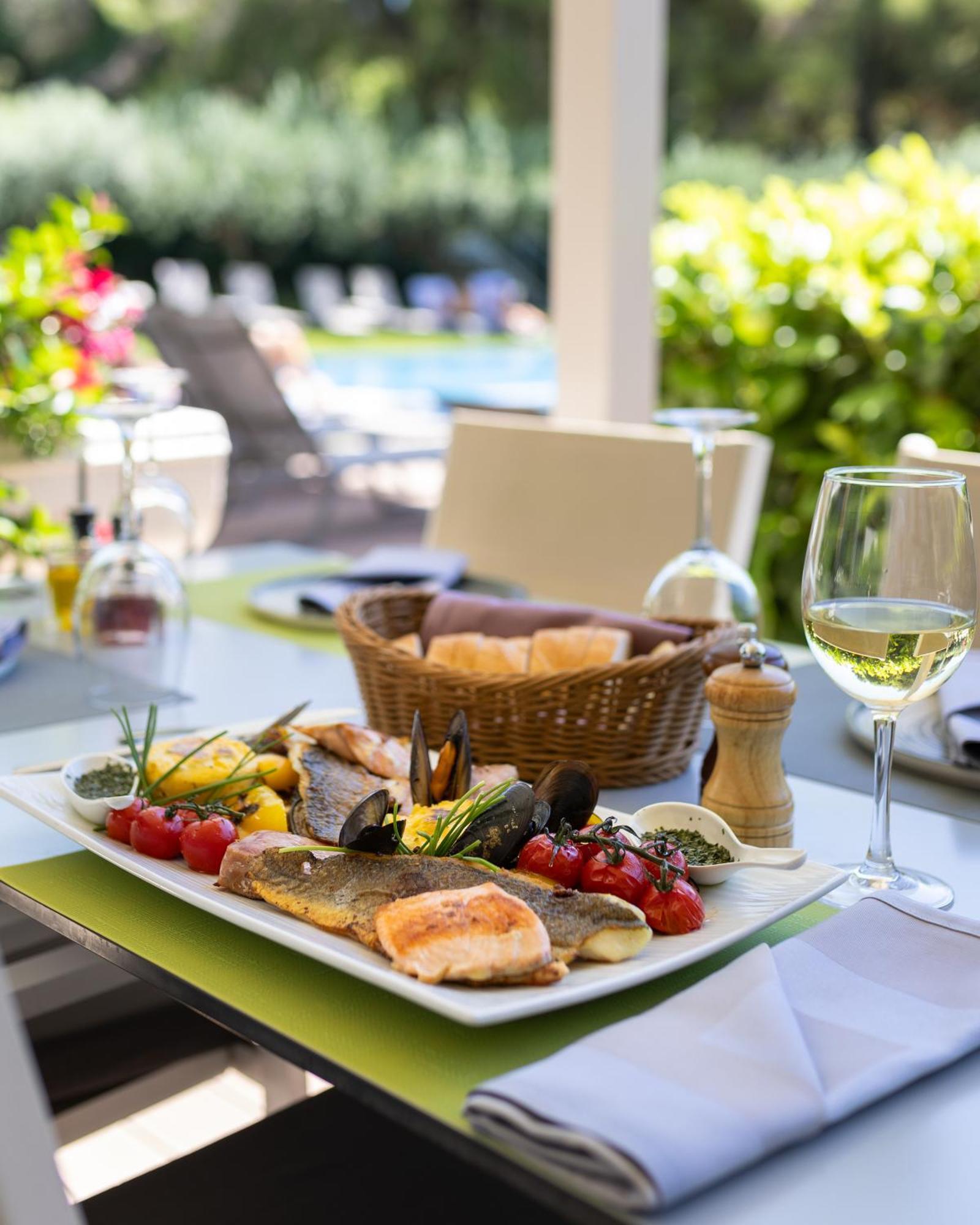 Hotel Salona Palace מראה חיצוני תמונה