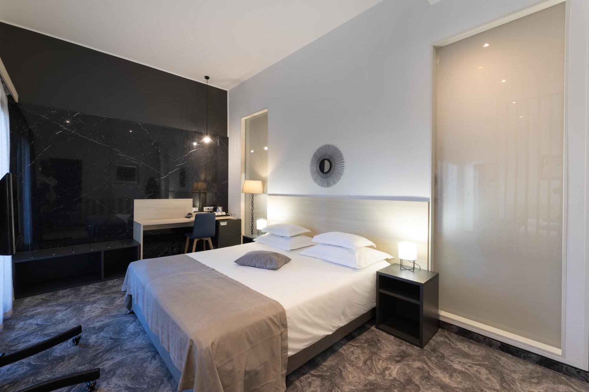 Hotel Salona Palace מראה חיצוני תמונה