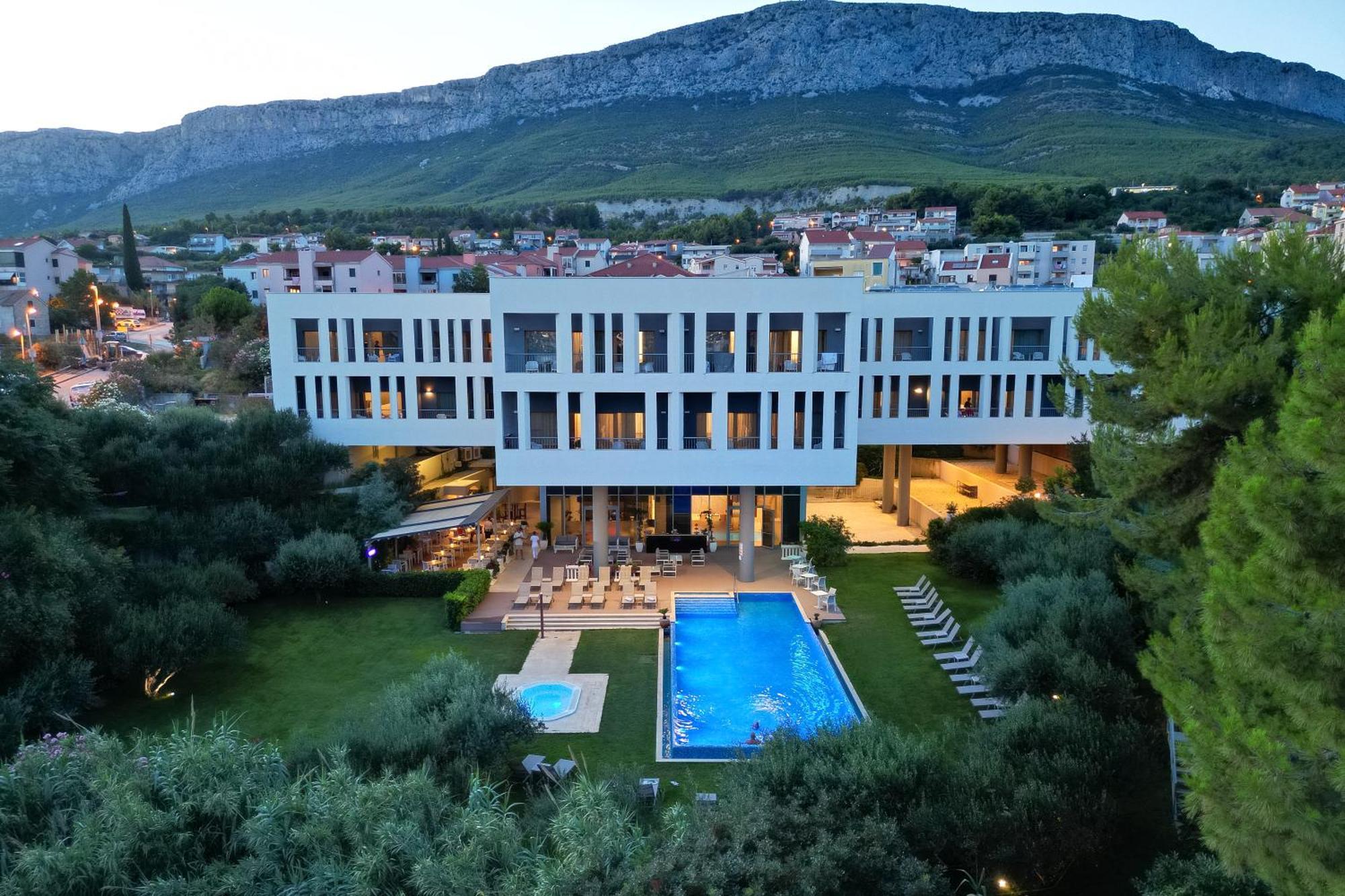 Hotel Salona Palace מראה חיצוני תמונה