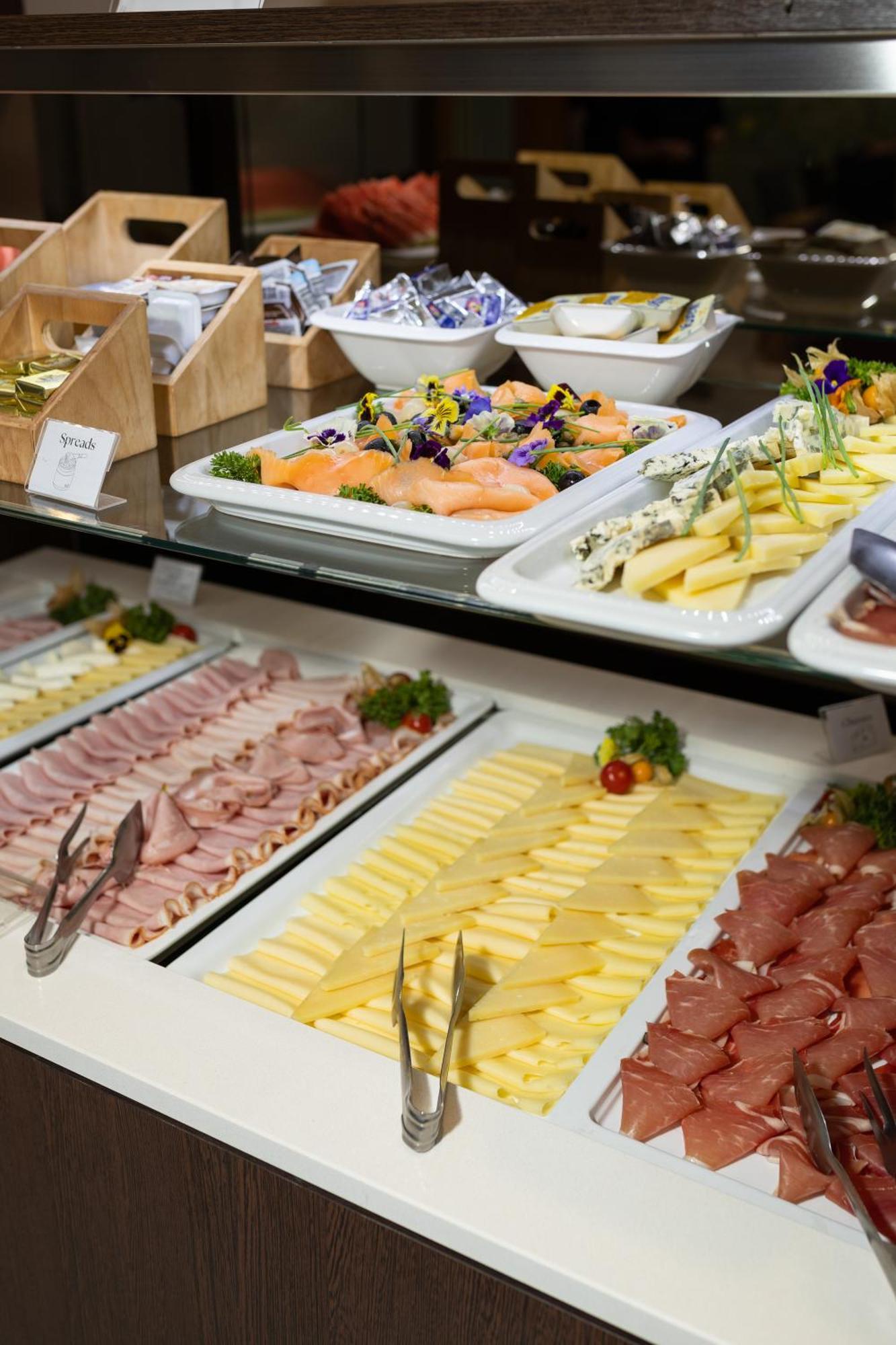 Hotel Salona Palace מראה חיצוני תמונה