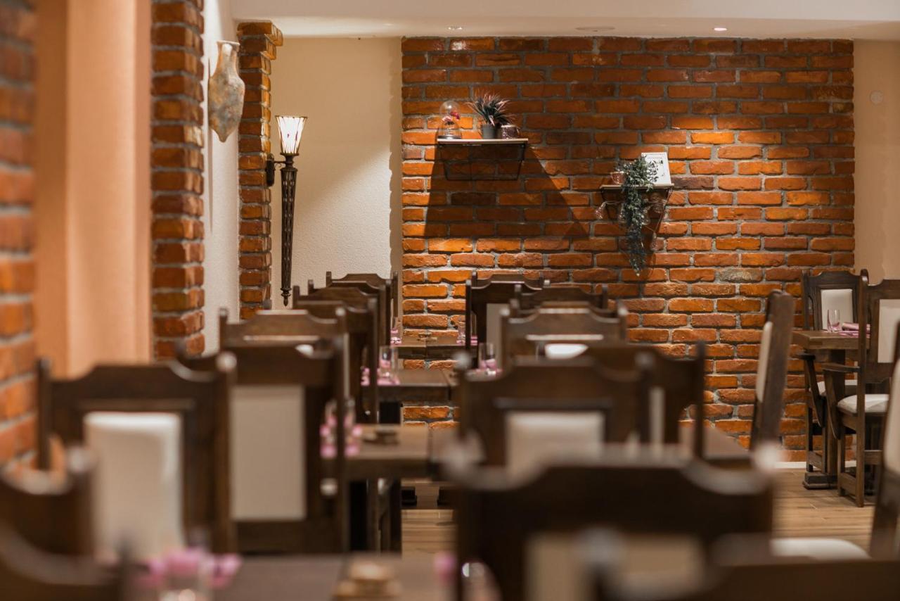 Hotel Salona Palace מראה חיצוני תמונה